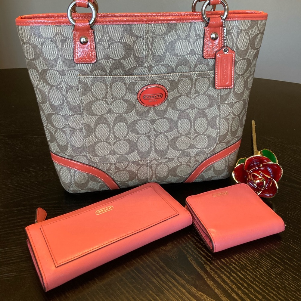 Pretty Coach Purse and wallet set EUC